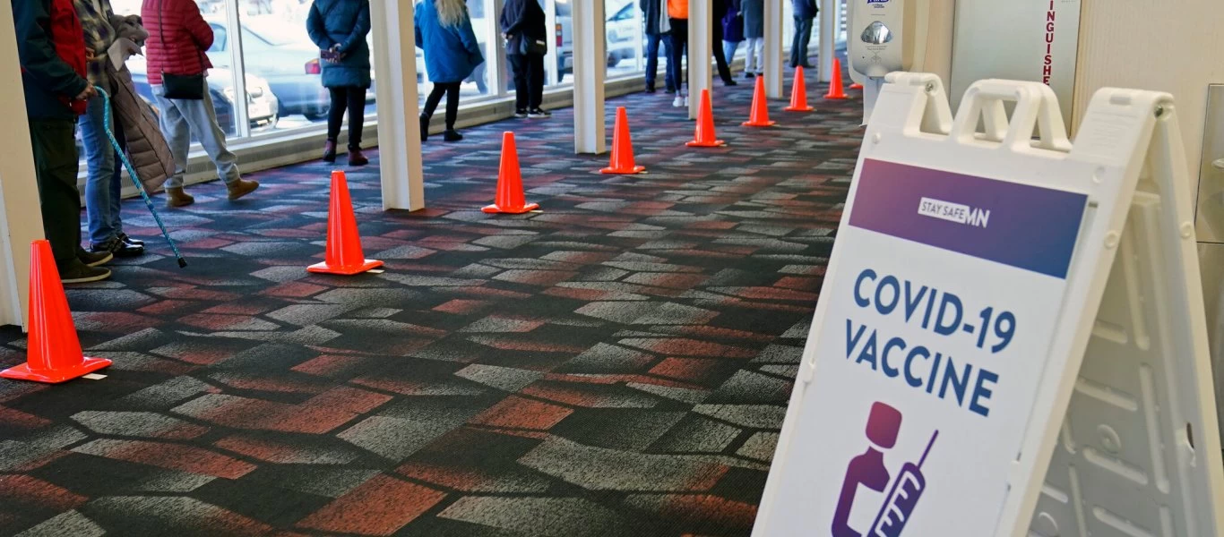 FoxΝews για τη νέα χούντα: «Ή χάνεις βασικές σου ελευθερίες ή εμβολιάζεσαι με Pfizer που δημιουργεί μυοκαρδίτιδες» (upd)